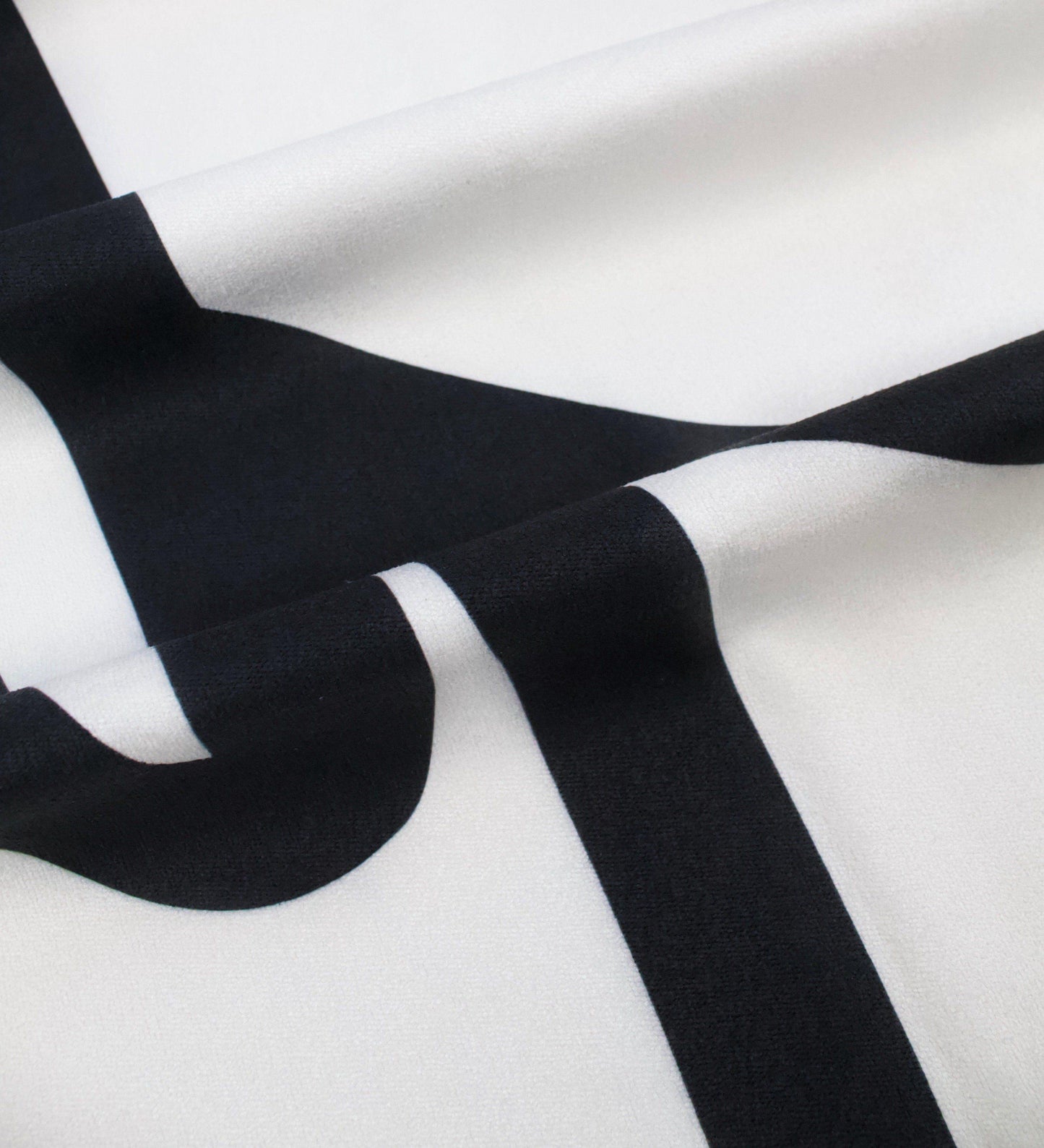 pantai studio - serviette microfibre - havana zoom - bouteilles recyclées - eco-friendly - noir et blanc