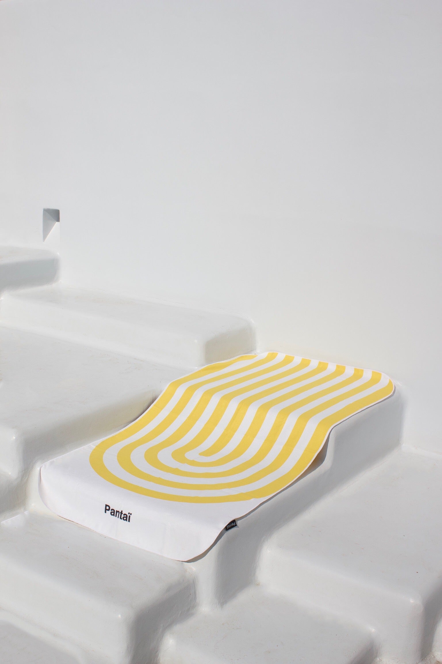 serviette de plage rayure jaune et blanc Tropezienne boutique Pantaï Studio